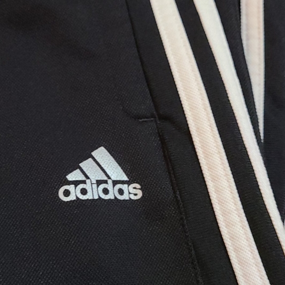 Classic ADIDAS EUC like new - Picture 3 of 12